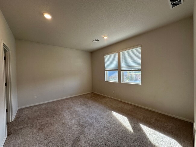 Building Photo - Single Level 2 Bedroom / 2 Bathroom House ...