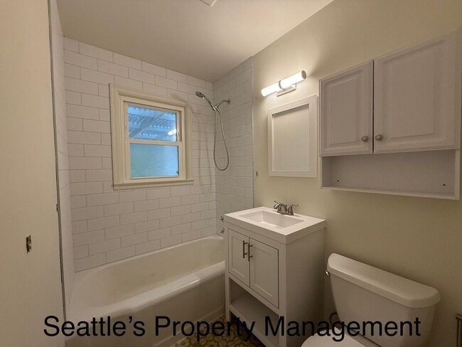 Building Photo - Deceptively Large Wedgewood Home!