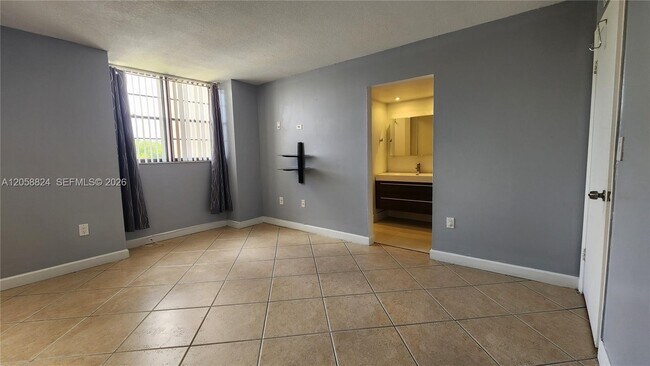 Building Photo - 10985 SW 107th St