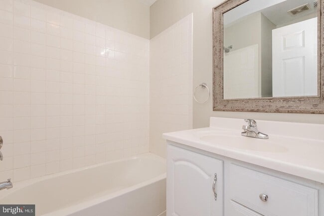 Building Photo - 19 S Ann St