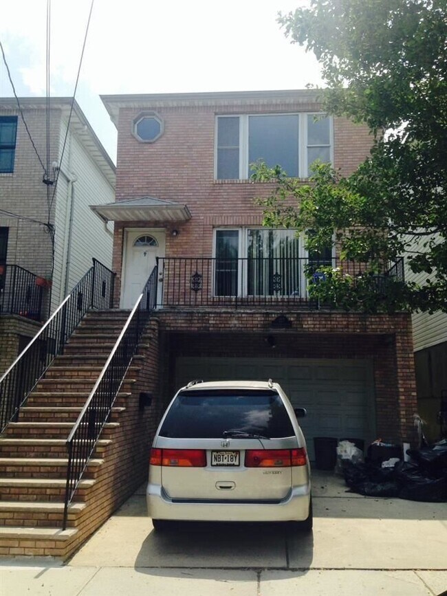 Building Photo - 127 Jefferson Ave