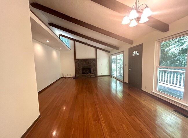 Building Photo - Two Bedroom Cottage Style Home Nestled in ...