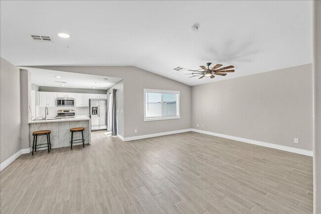 Building Photo - Stunning 3-Bedroom Townhome with Spacious Backyard & Fireplace