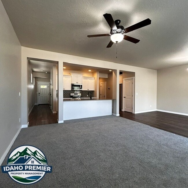 Building Photo - 2052 E Sharptail St