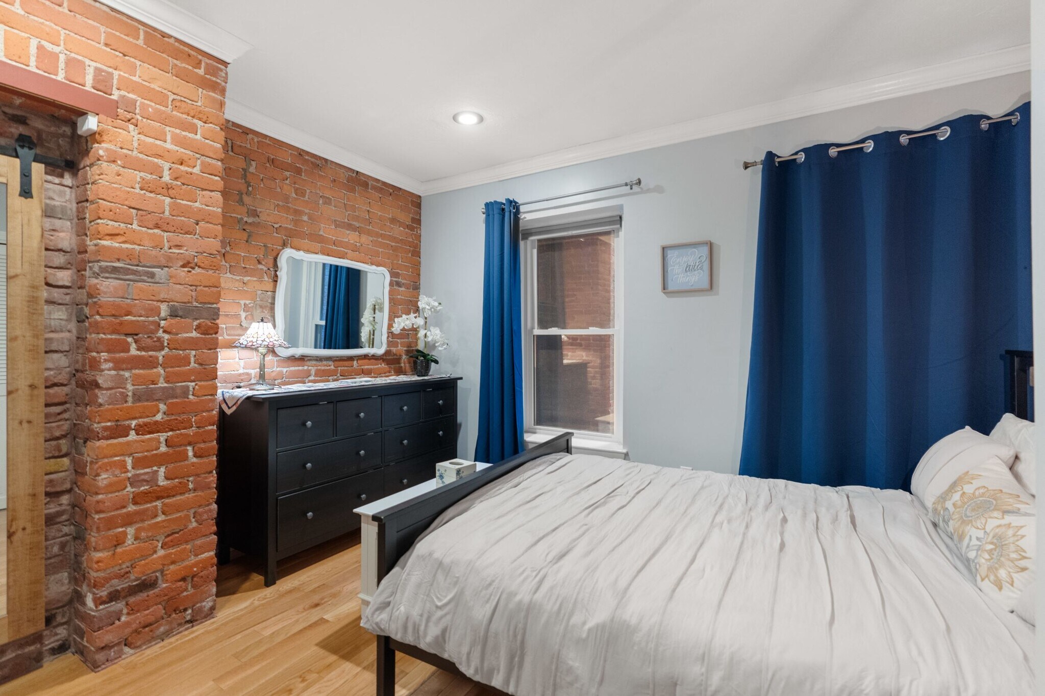 Building Photo - 38A Charter St