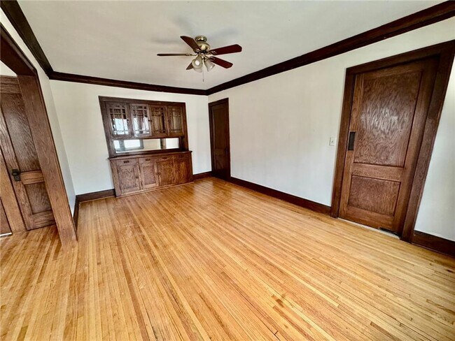 Building Photo - 2828 28th Ave S