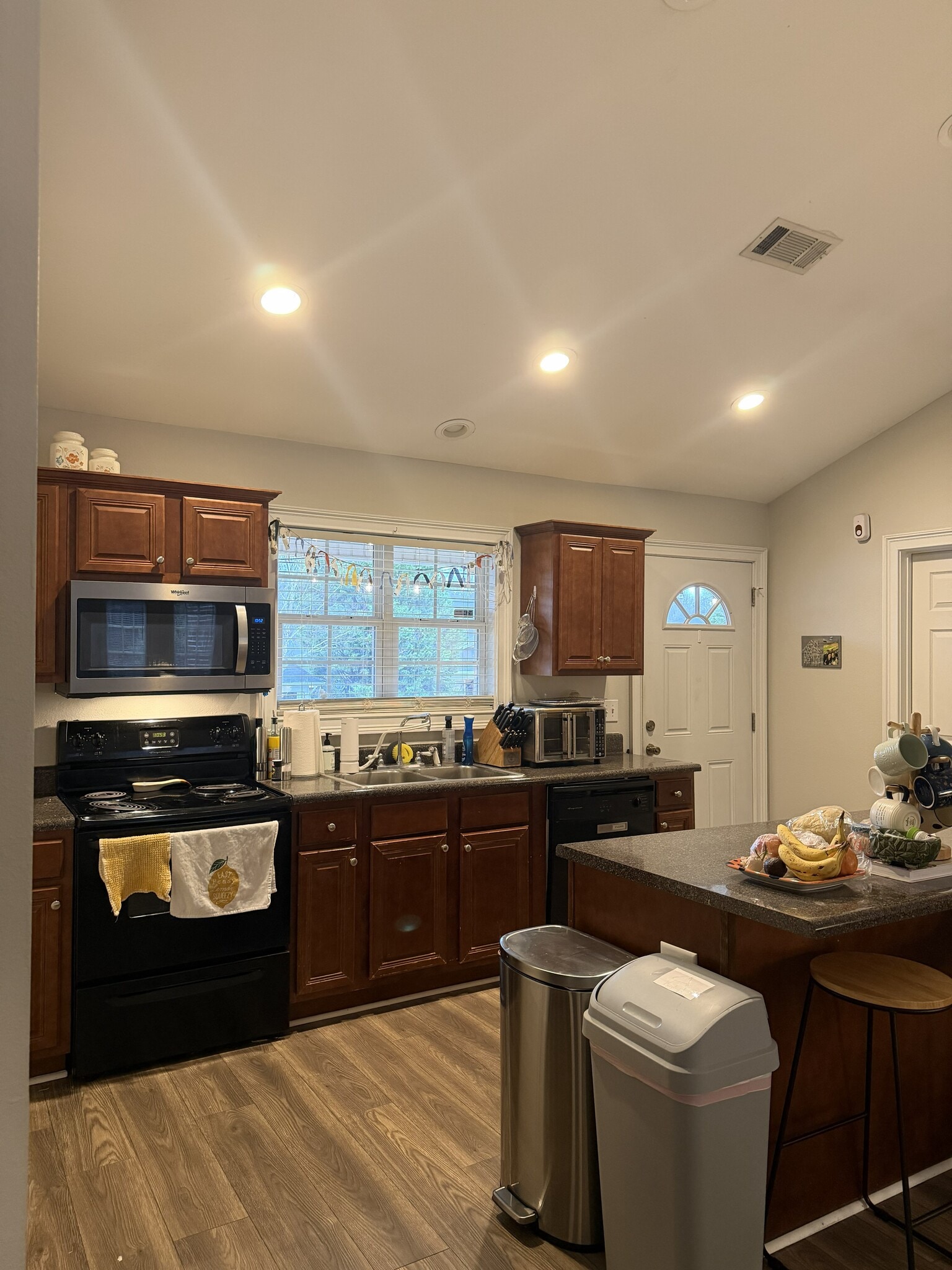 Building Photo - 807 W Longleaf Dr