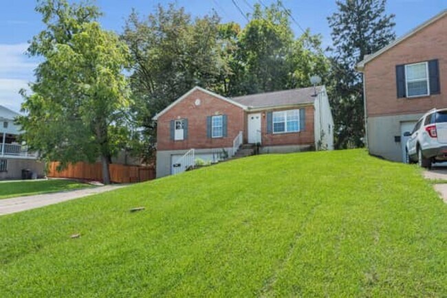 Building Photo - 5691 Victoryview Ln