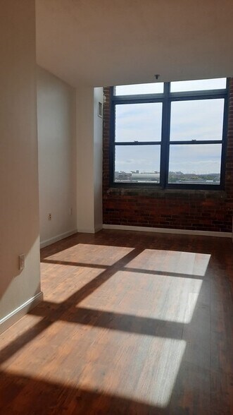 Building Photo - 155 Orleans St