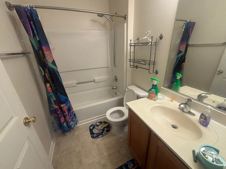 Building Photo - Room in Townhome on Ivory Run Way
