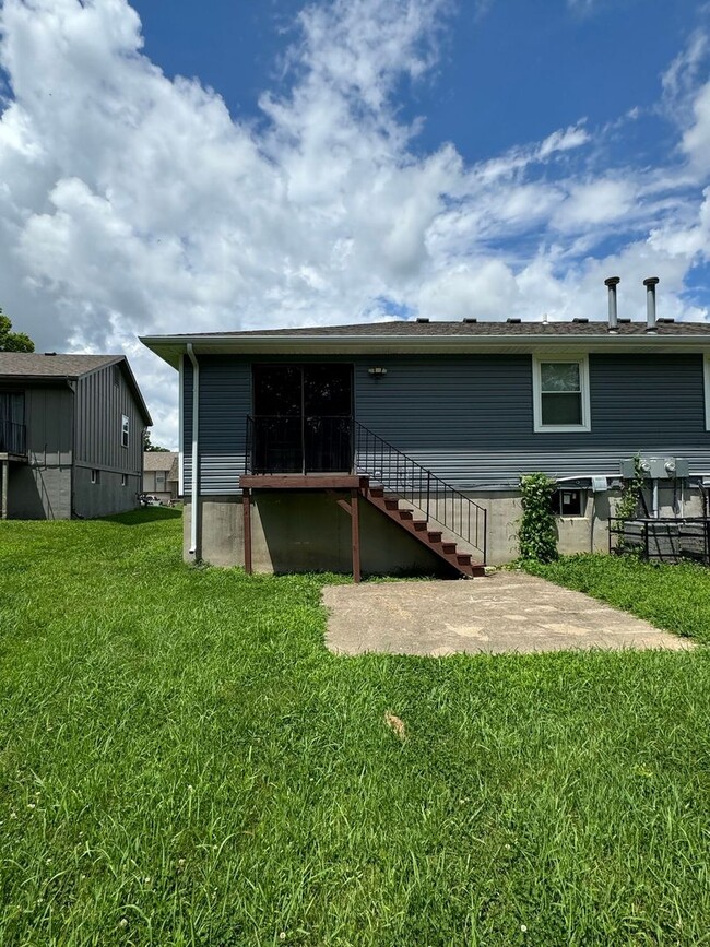 Building Photo - 3/1 duplex in Independence