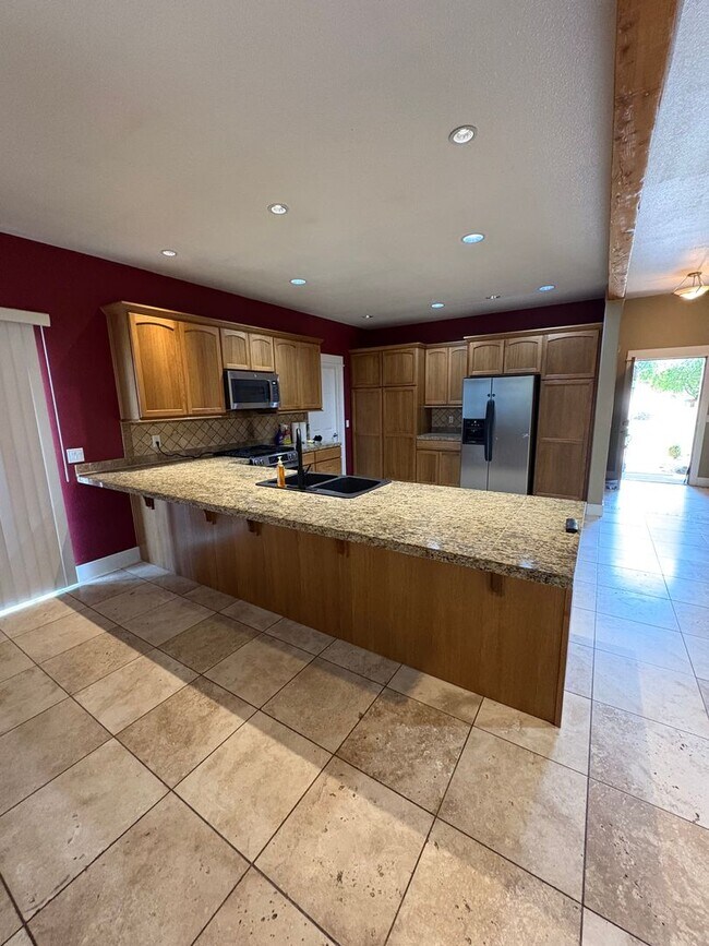 Building Photo - Beautiful Country Home on 20 Acres with Stunning Mountain Views