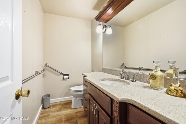 Building Photo - 470 Monmouth Pl