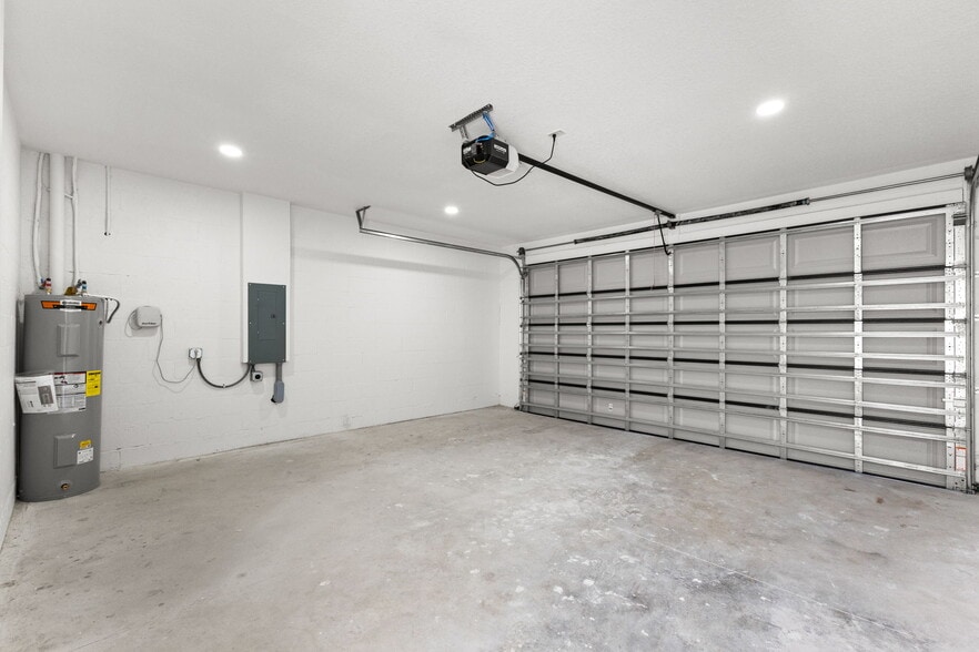 Building Photo - 2525 13th Ave N