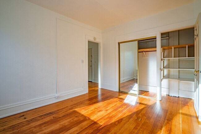 Interior Photo - Heights Court