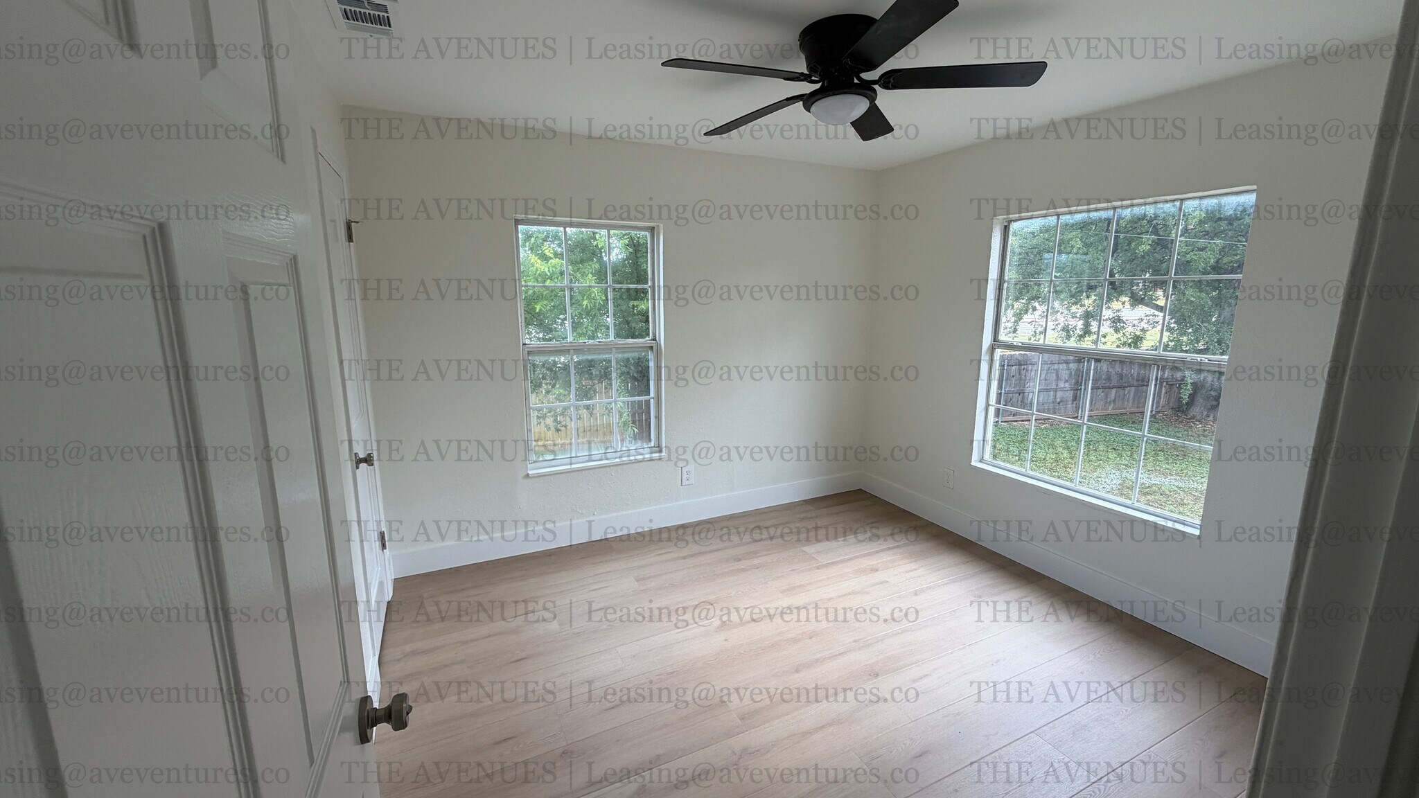 Building Photo - 305 N Oak Cliff Blvd