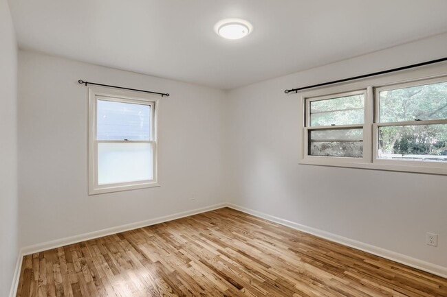 Building Photo - South Tabor — 2BR/1BA Home with Attached Garage