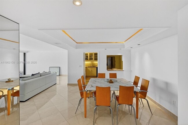 Building Photo - 2 Grove Isle Dr