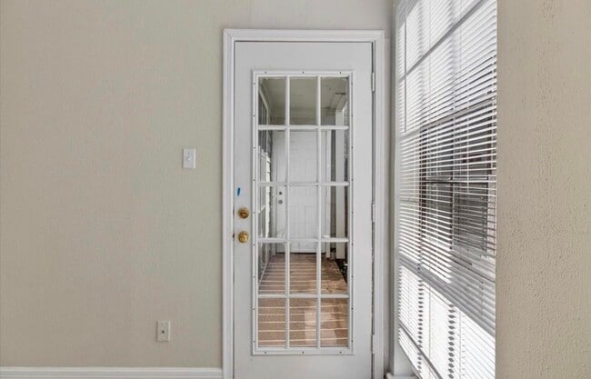 Building Photo - 12500 Sandpiper Dr