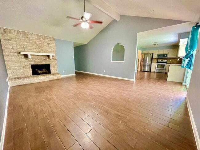 Building Photo - 1102 Beecroft Dr