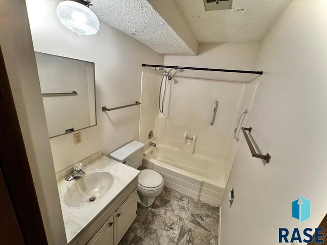 Building Photo - 2503 W 3rd St