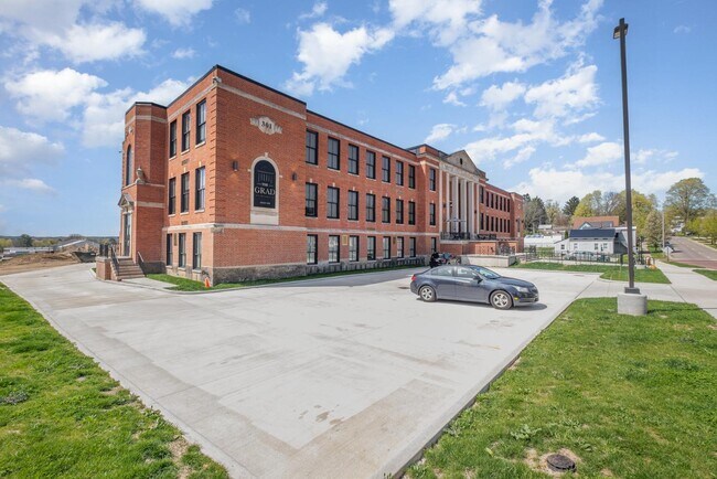 Building Photo - 301 N Mulberry St