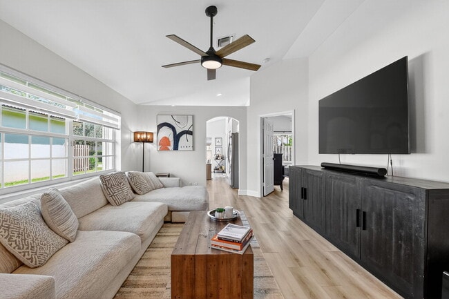 Building Photo - 1866 Capeside Cir