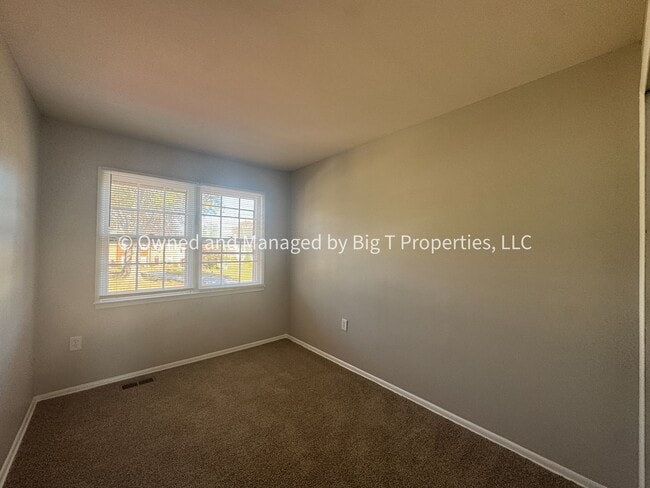 Building Photo - Coming soon* Cute Townhouse between Woodbridge and Triangle