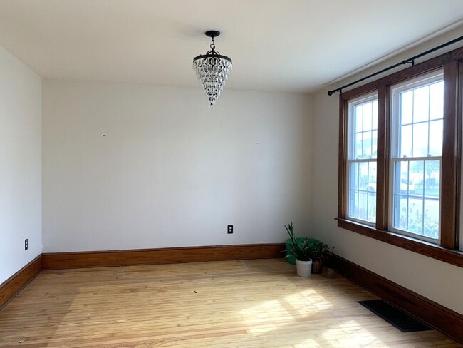 Building Photo - Charming 3-Bedroom Home on Spacious Corner...