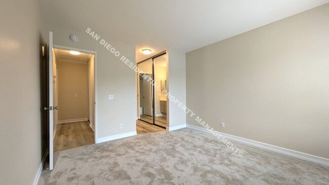 Building Photo - Highly Updated 2-Bedroom Condo in Prime Mi...