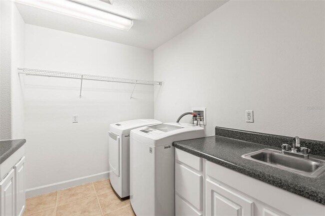 Building Photo - 2979 Estancia Pl