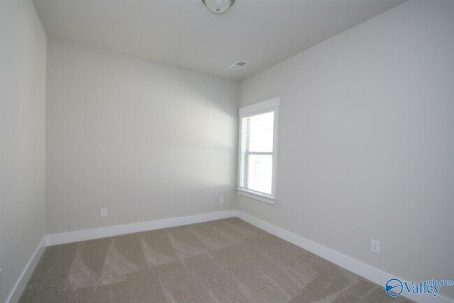 Building Photo - 707 Sluice Dr SW
