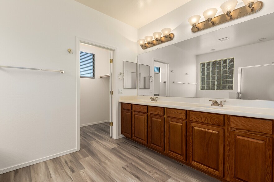 Building Photo - 1927 W Fruit Tree Ln