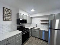 Building Photo - 2306 Barton Village Cir