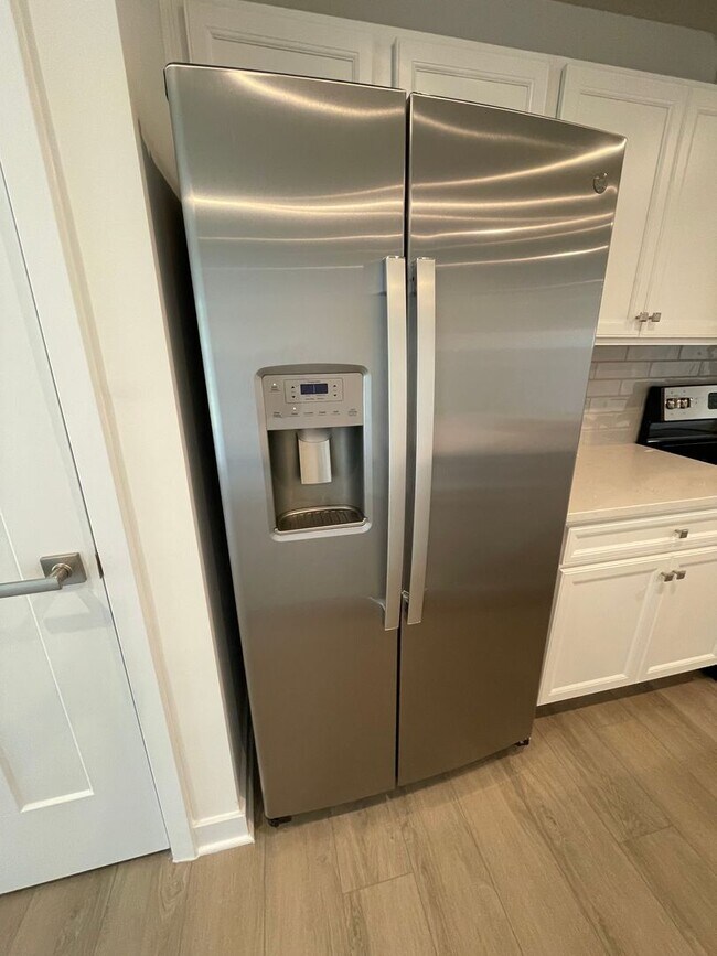 Building Photo - Brand  New!!!! 3 bedroom Townhome 2.5 Bath near Furman University !!!