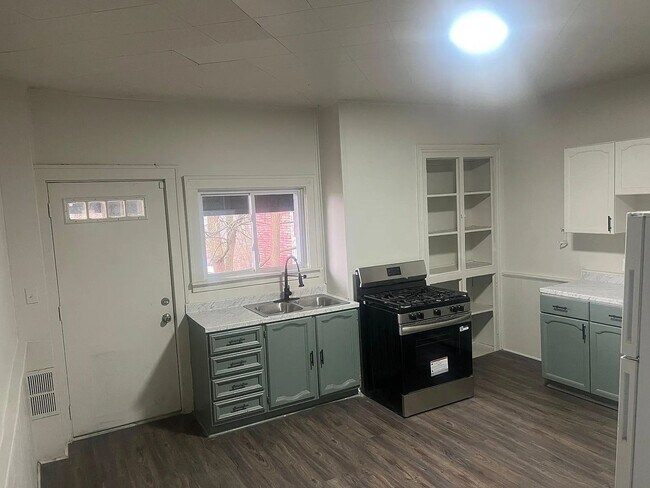 Building Photo - A Comfortable 3BR home in Pittsburgh