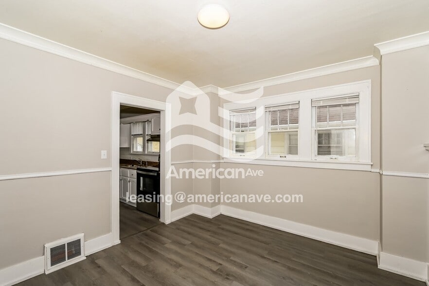 Building Photo - 306 E Virginia Ave