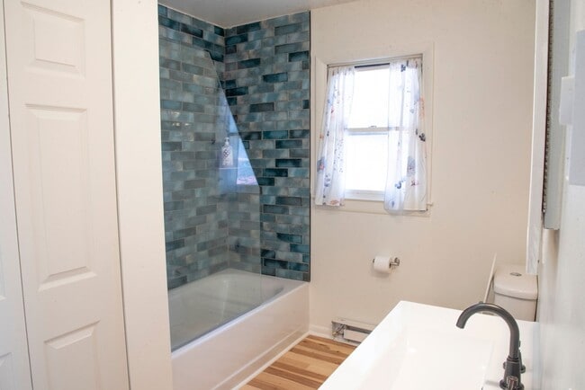 Building Photo - Private, Mountain Cottage in Weaverville, 3 Bed, 2 bathroom, 12 Month Lease