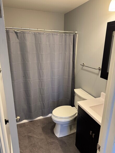 Building Photo - 10 Main St