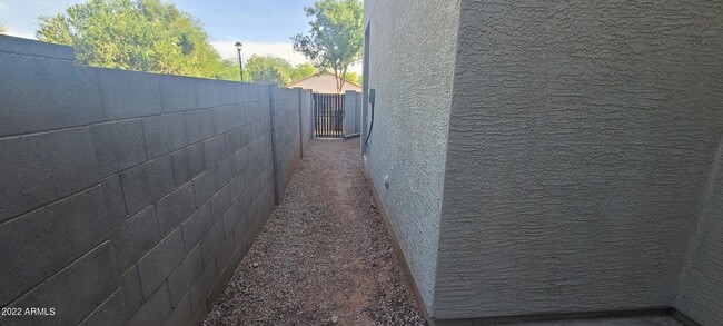 Building Photo - 4 Bedroom, 3 Bathroom Fincher Creek Home