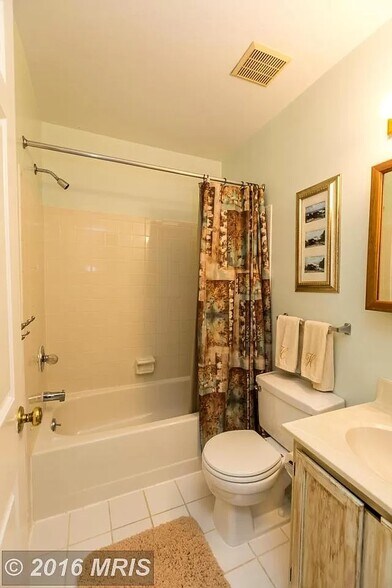 Building Photo - 8817 Stonebrook Ln