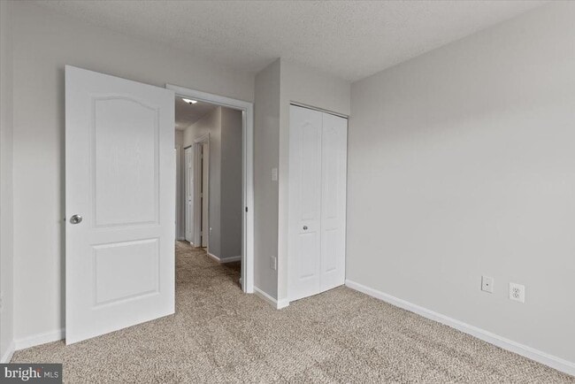 Building Photo - 2562 Woodland Pl