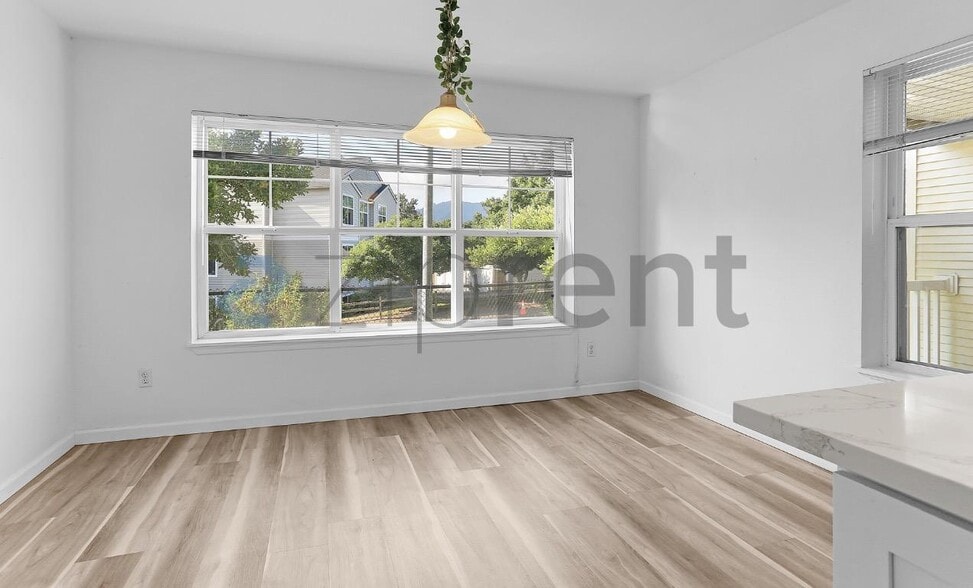 Building Photo - Unit A105