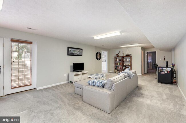 Building Photo - 9 Sable Ln