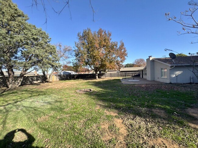 Building Photo - 1207 Danberry St