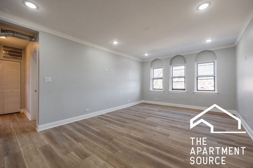 Building Photo - 6148 N Francisco Ave