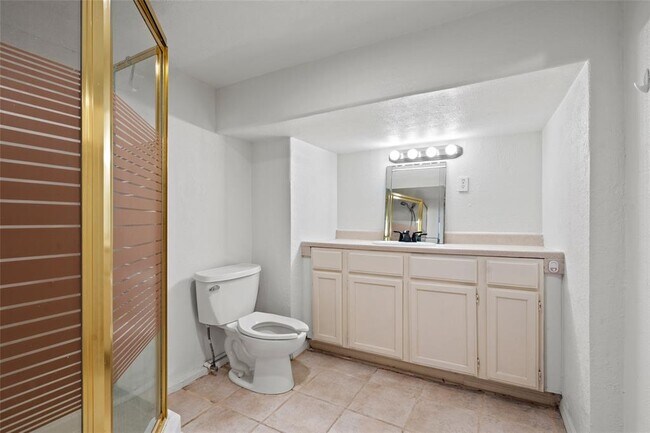Building Photo - 4034 Reeves Dr