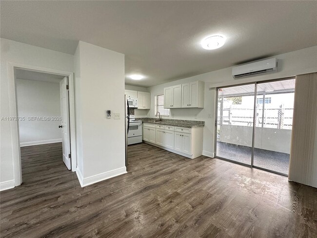 Building Photo - 2221 Monroe St