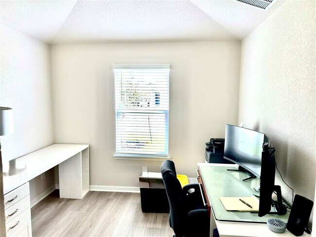 Building Photo - 310 Fossil Dr