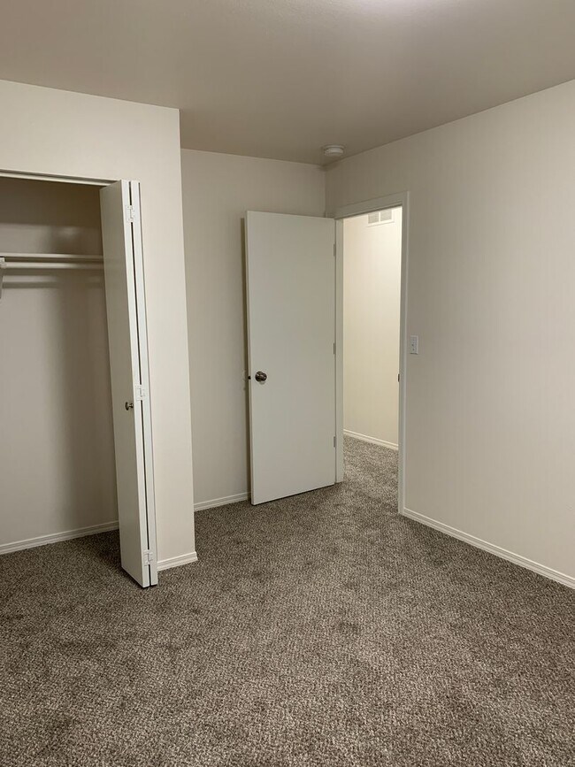 Building Photo - 3 Bdrm, 1 & 1/2 Ba | Muldoon & E 36th Ave area | ASK ABOUT HOLIDAY MOVE IN SPECIAL!!